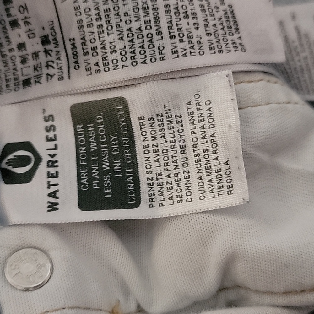 Levi's Light BlueDenim Jeans~Women Size W28 L32 - Picture 3 of 8